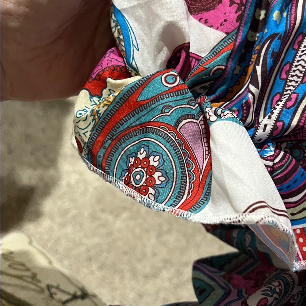 💲2💲if BUNDLED 3 or more $2 itemVibrant Paisley Blouse Elastic Neckline C100 - Picture 5 of 10